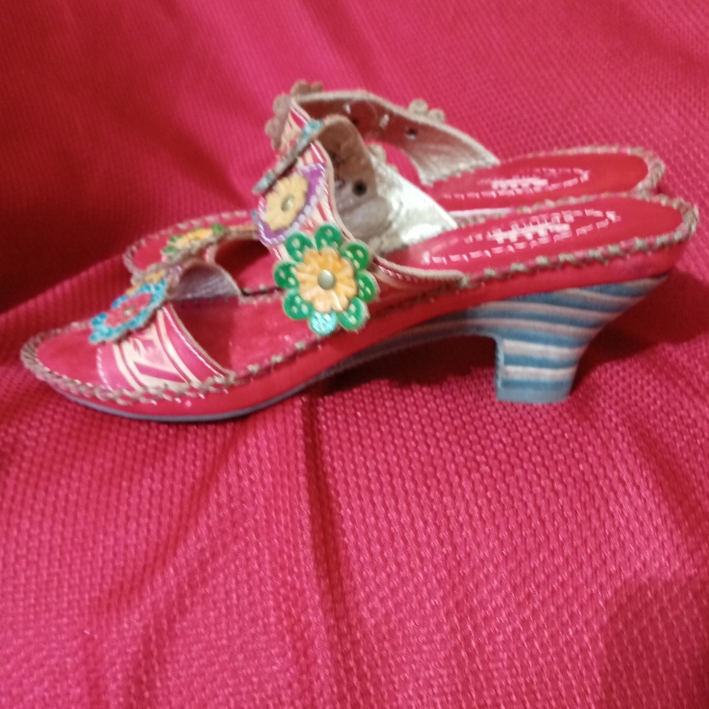 Sandals - Picture 2 of 4